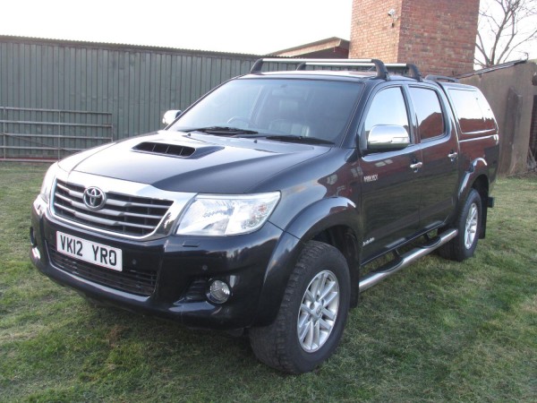 View TOYOTA HILUX INVINCIBLE 4X4 D-4D DCB