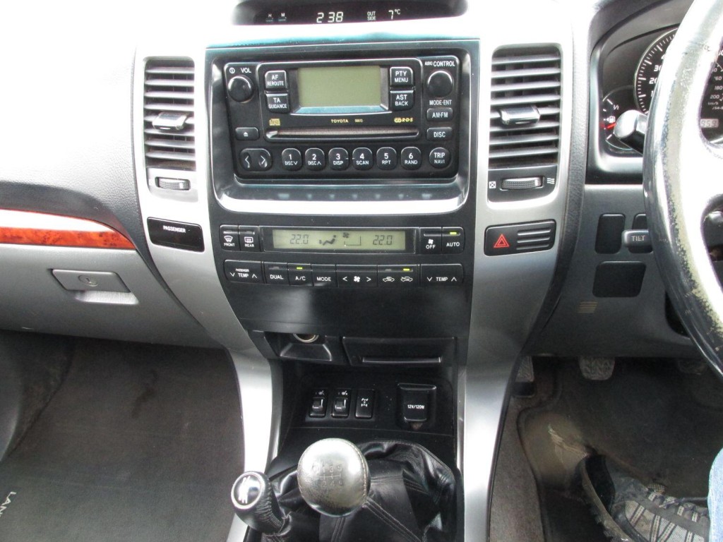 TOYOTA LAND CRUISER 3.0 D-4D Invincible Manual  2006