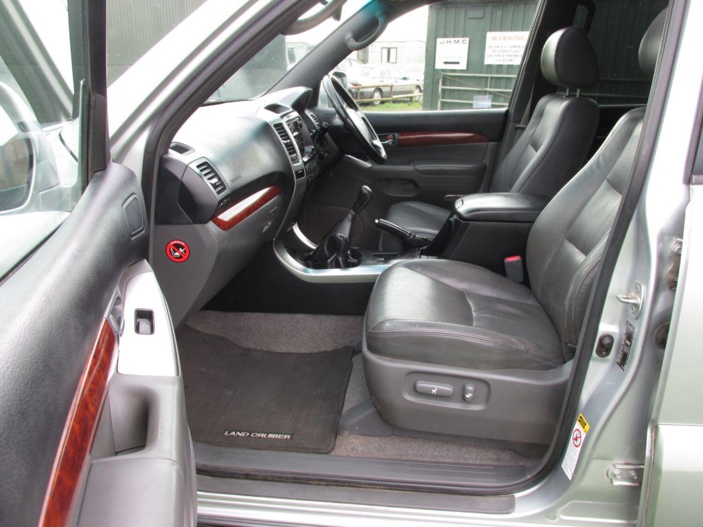 TOYOTA LAND CRUISER 3.0 D-4D Invincible Manual  2006
