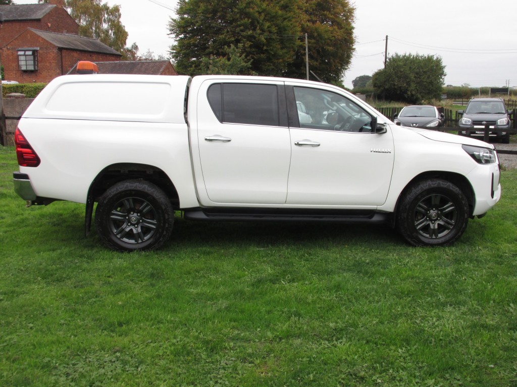 TOYOTA HILUX ICON 4X4 D-4D Double Cab 2.4 Auto 2021