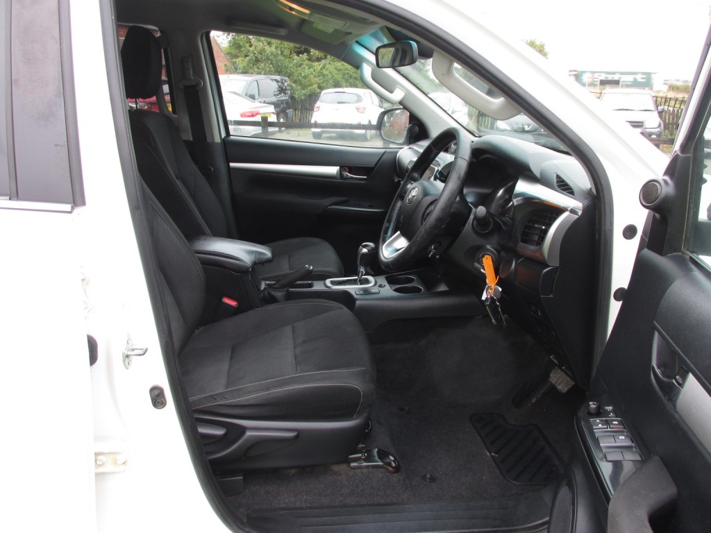 TOYOTA HILUX ICON 4X4 D-4D Double Cab 2.4 Auto 2021