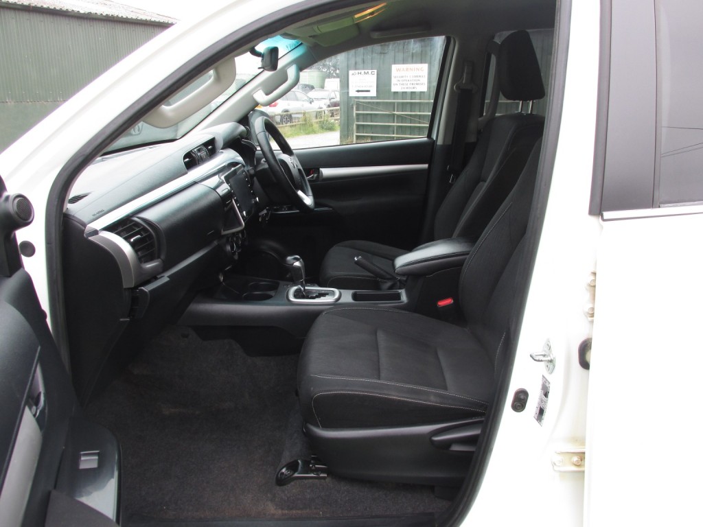 TOYOTA HILUX ICON 4X4 D-4D Double Cab 2.4 Auto 2021