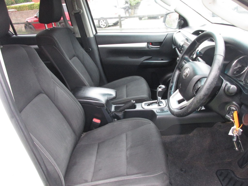 TOYOTA HILUX ICON 4X4 D-4D Double Cab 2.4 Auto 2021