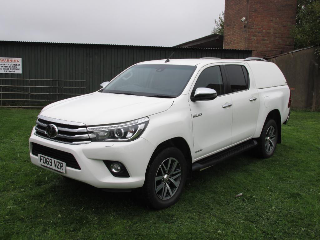 TOYOTA HILUX INVINCIBLE 4X4 D-4D DCB 2020