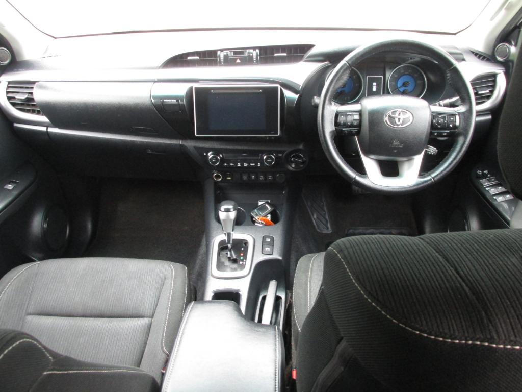 TOYOTA HILUX INVINCIBLE 4X4 D-4D DCB 2020