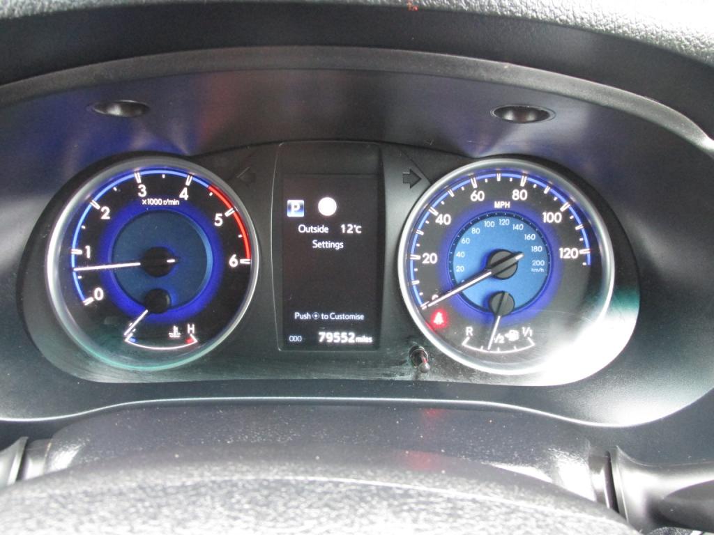 TOYOTA HILUX INVINCIBLE 4X4 D-4D DCB 2020