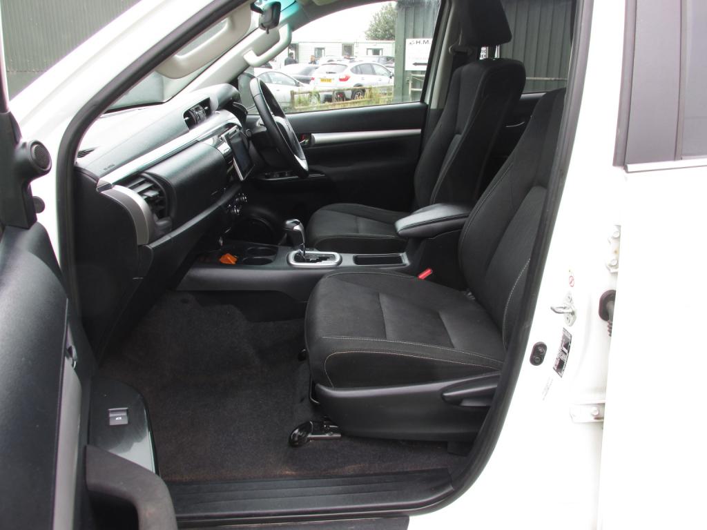 TOYOTA HILUX INVINCIBLE 4X4 D-4D DCB 2020
