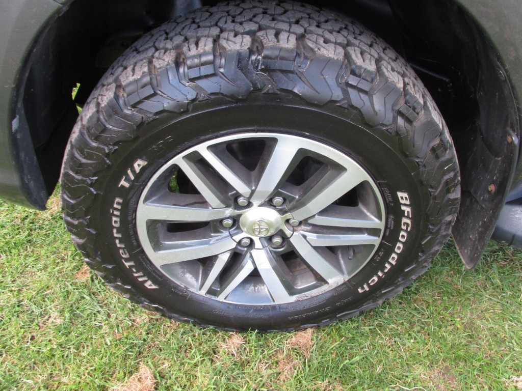 TOYOTA HILUX INVINCIBLE 4X4 D-4D DCB 2018