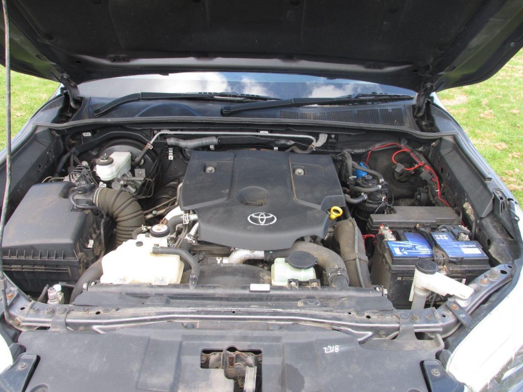 TOYOTA HILUX INVINCIBLE 4X4 D-4D DCB 2018