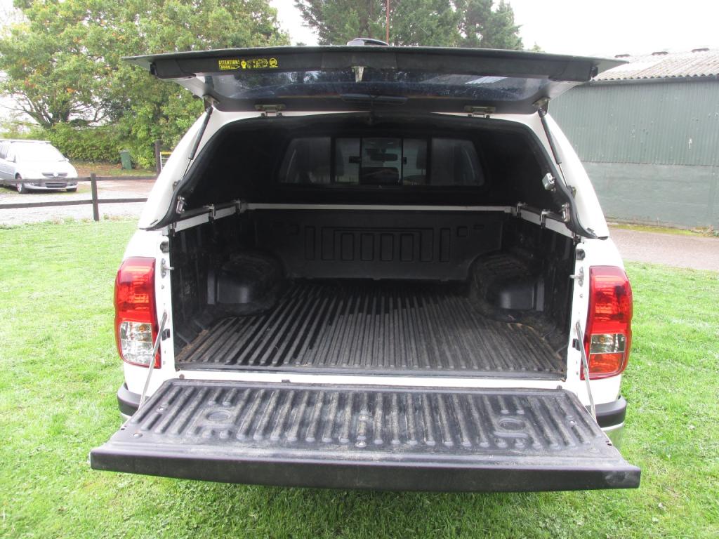 TOYOTA HILUX INVINCIBLE 4X4 D-4D DCB 2020
