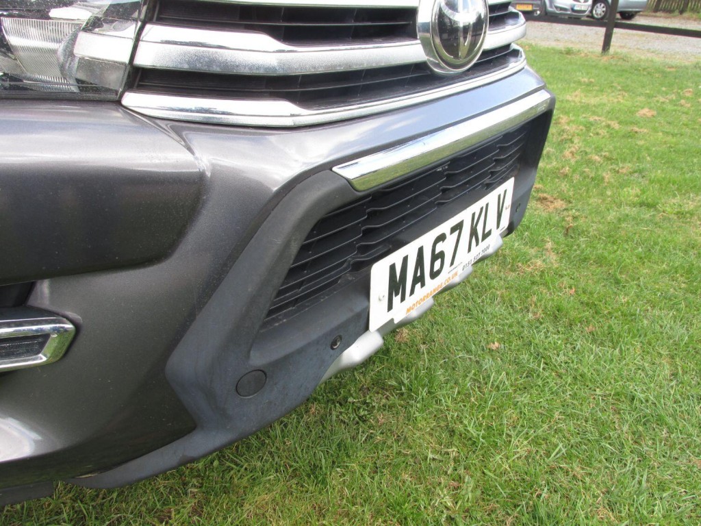 TOYOTA HILUX INVINCIBLE 4X4 D-4D DCB 2018