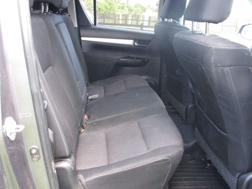 TOYOTA HILUX INVINCIBLE 4X4 D-4D DCB 2018