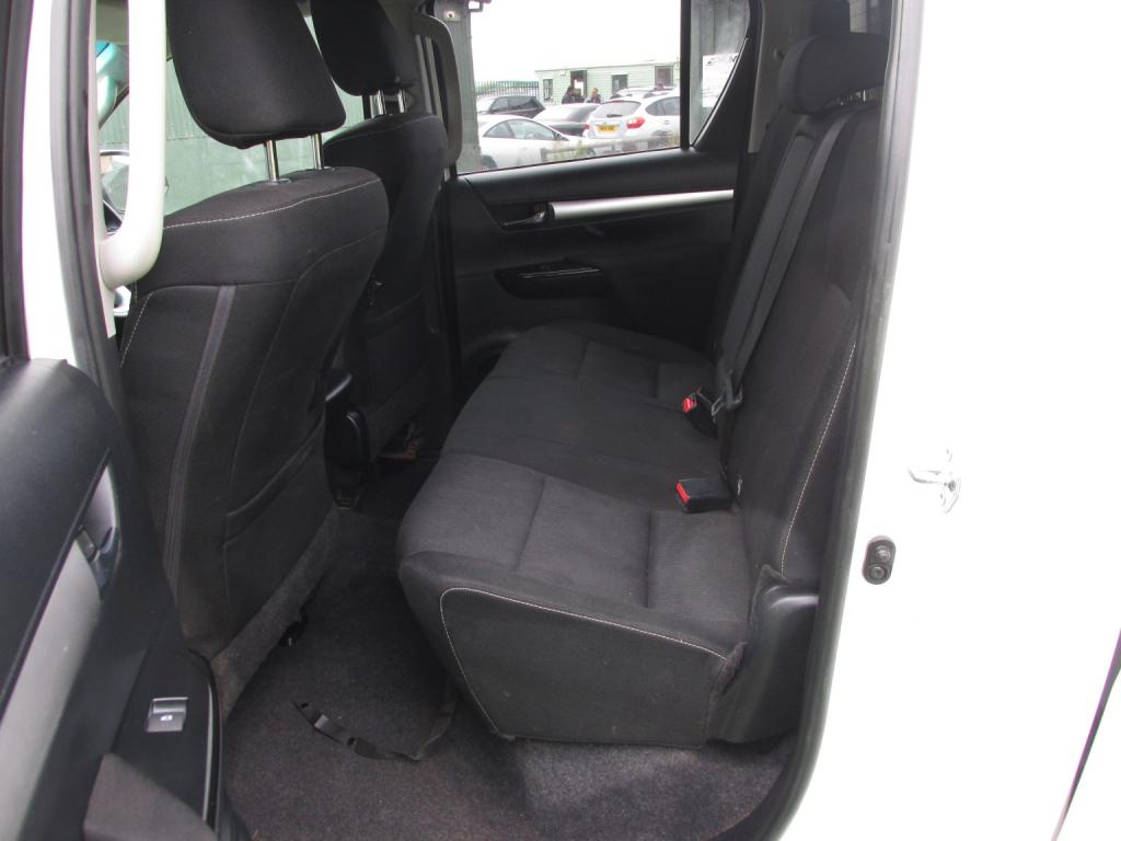TOYOTA HILUX INVINCIBLE 4X4 D-4D DCB 2020
