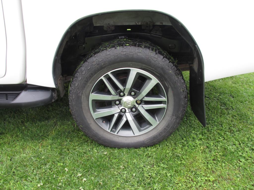 TOYOTA HILUX INVINCIBLE 4X4 D-4D DCB 2020
