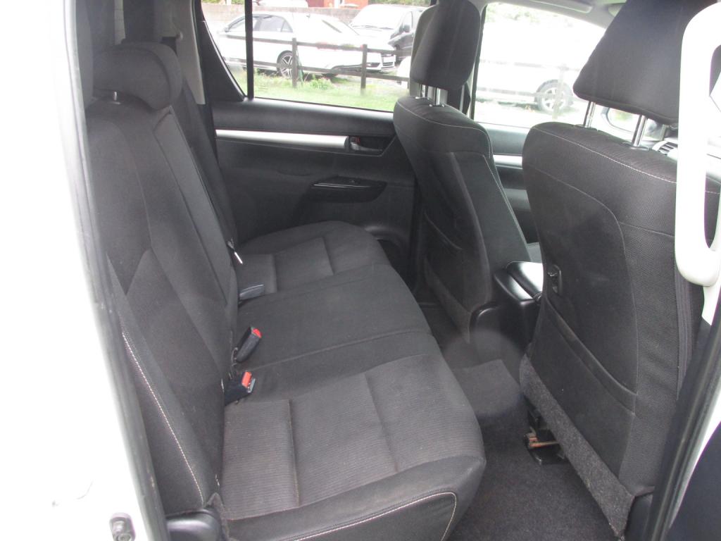 TOYOTA HILUX INVINCIBLE 4X4 D-4D DCB 2020