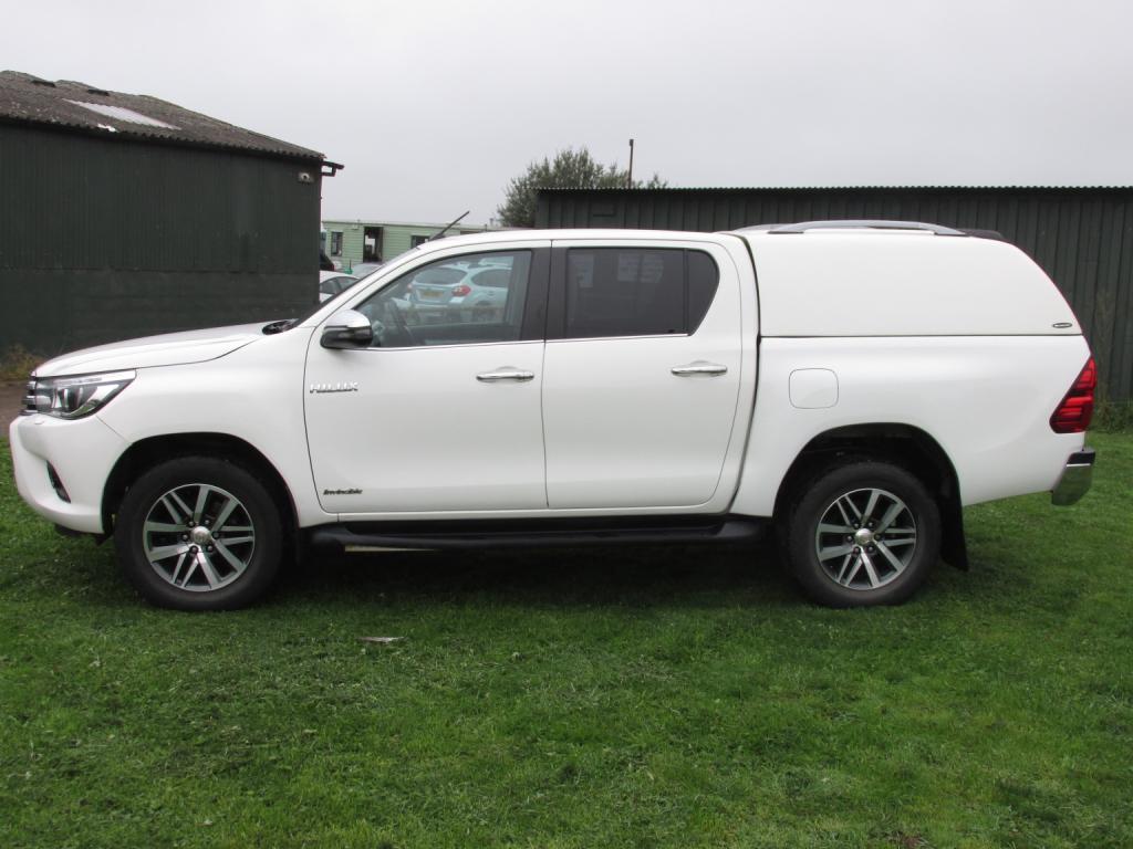 TOYOTA HILUX INVINCIBLE 4X4 D-4D DCB 2020