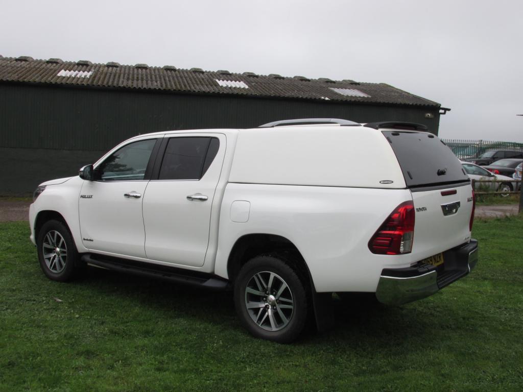 TOYOTA HILUX INVINCIBLE 4X4 D-4D DCB 2020