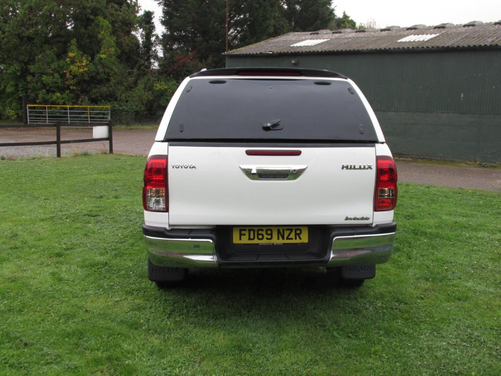 TOYOTA HILUX INVINCIBLE 4X4 D-4D DCB 2020