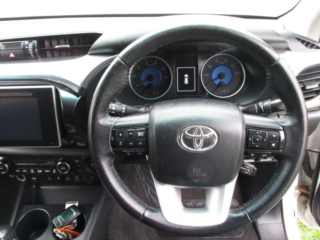 TOYOTA HILUX INVINCIBLE 4X4 D-4D DCB 2020