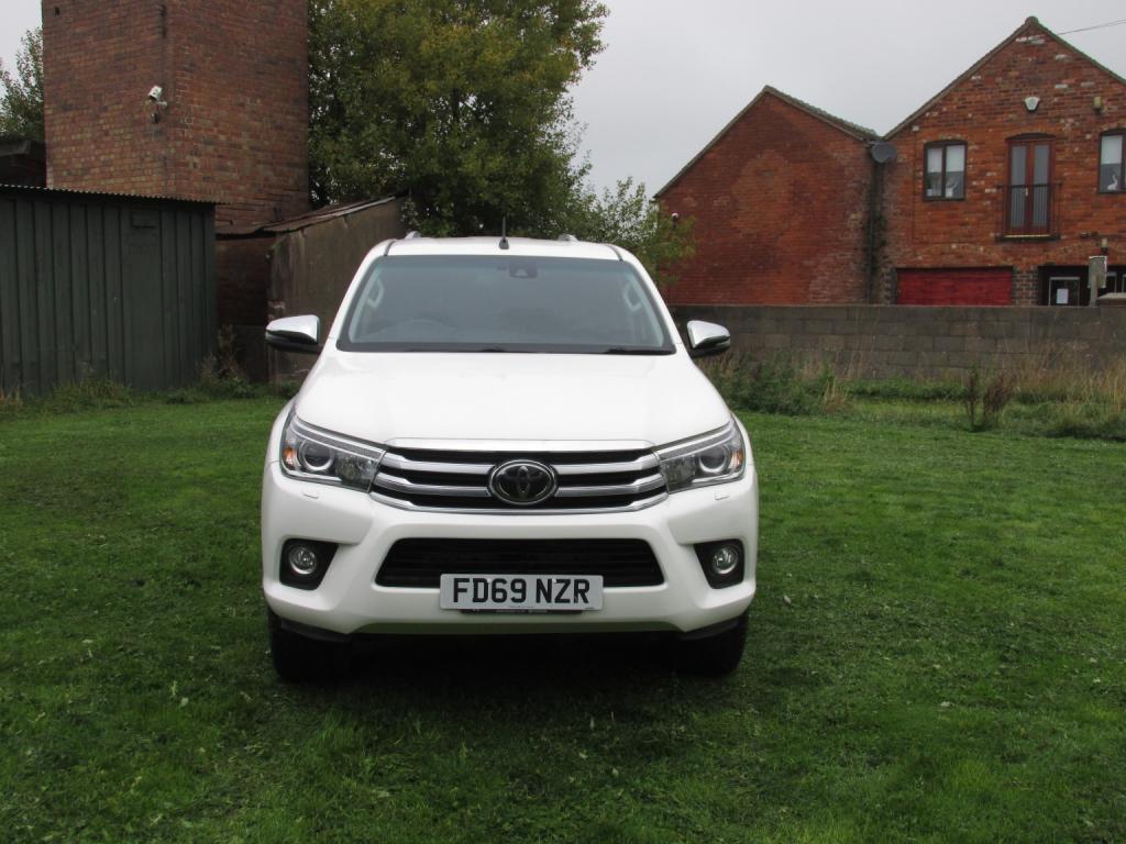 TOYOTA HILUX INVINCIBLE 4X4 D-4D DCB 2020