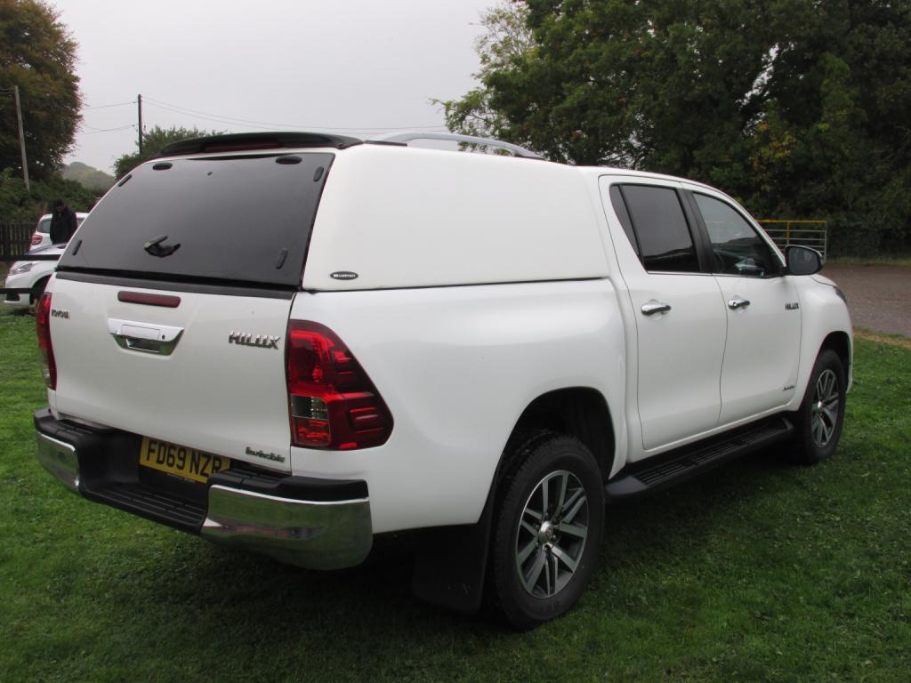 TOYOTA HILUX INVINCIBLE 4X4 D-4D DCB 2020
