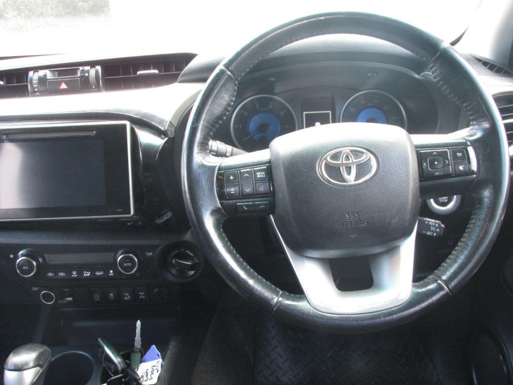 TOYOTA HILUX INVINCIBLE 4X4 D-4D DCB 2018