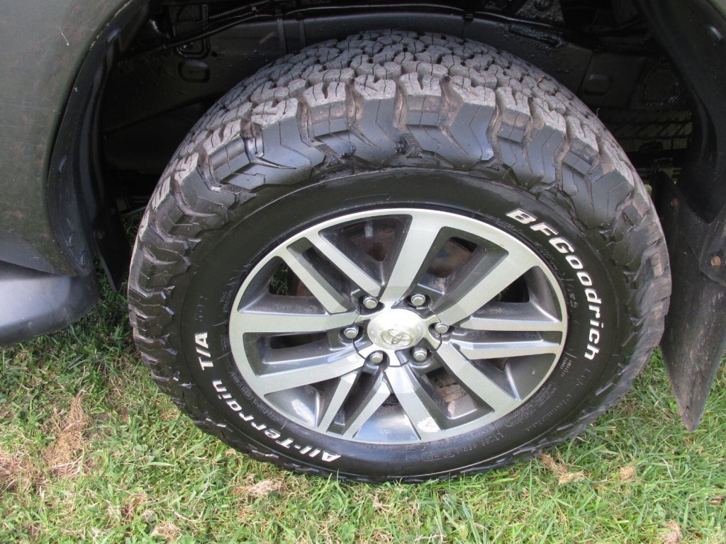 TOYOTA HILUX INVINCIBLE 4X4 D-4D DCB 2018