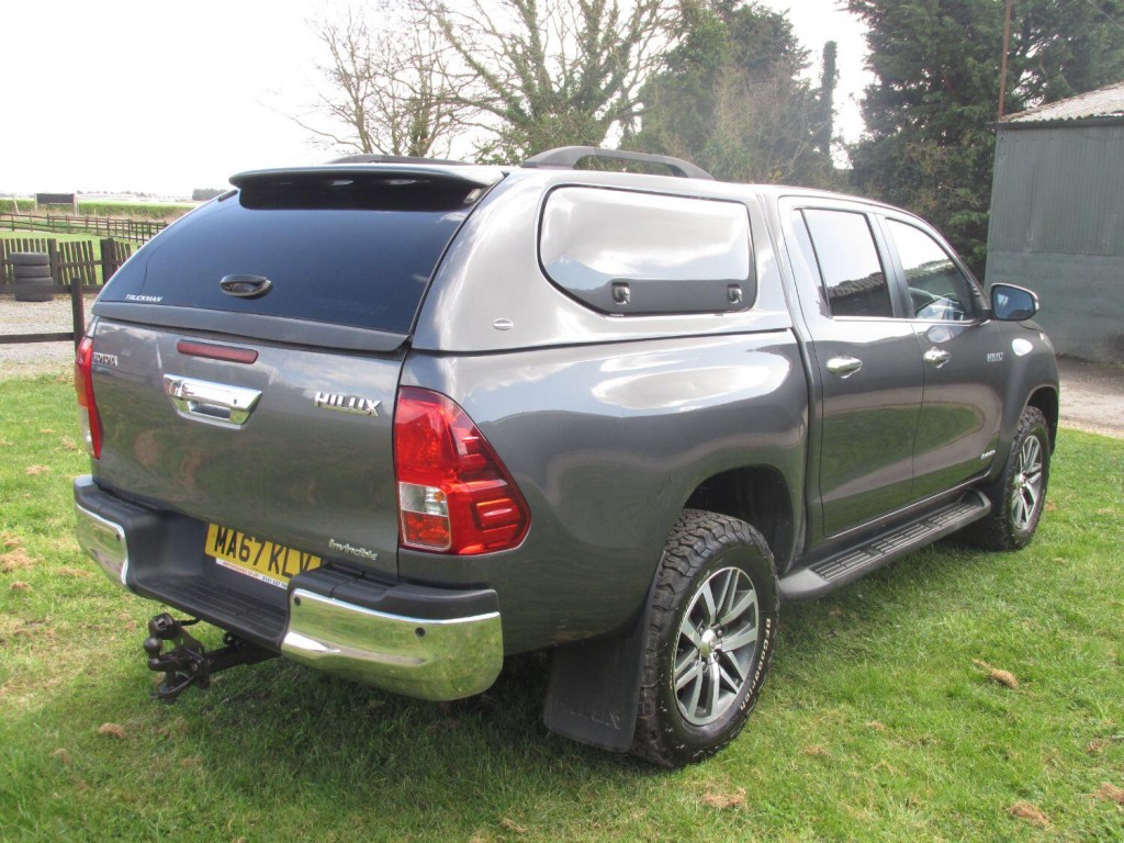TOYOTA HILUX INVINCIBLE 4X4 D-4D DCB 2018