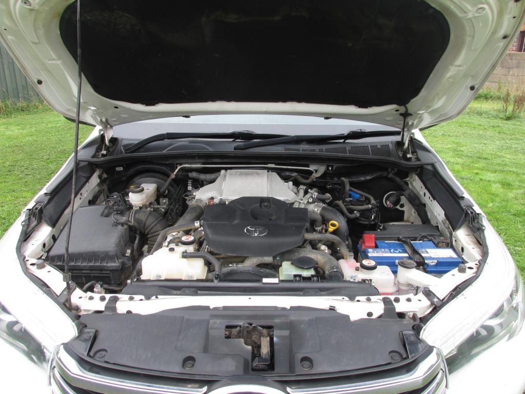 TOYOTA HILUX INVINCIBLE 4X4 D-4D DCB 2020