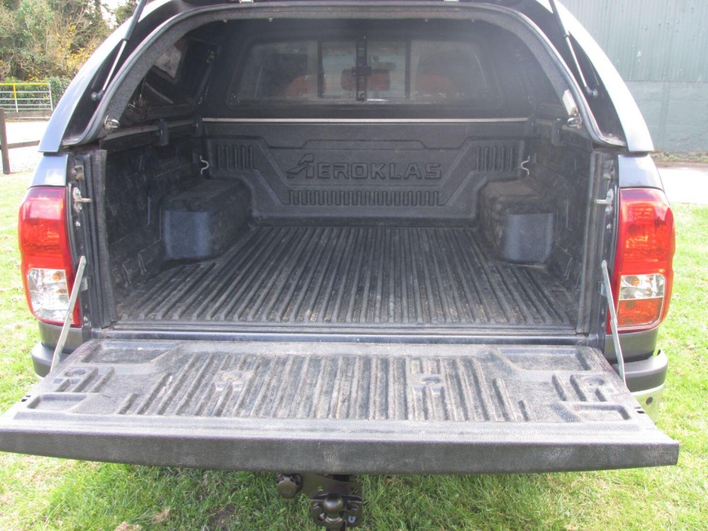 TOYOTA HILUX INVINCIBLE 4X4 D-4D DCB 2018
