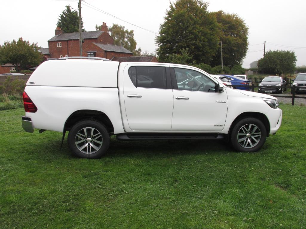 TOYOTA HILUX INVINCIBLE 4X4 D-4D DCB 2020