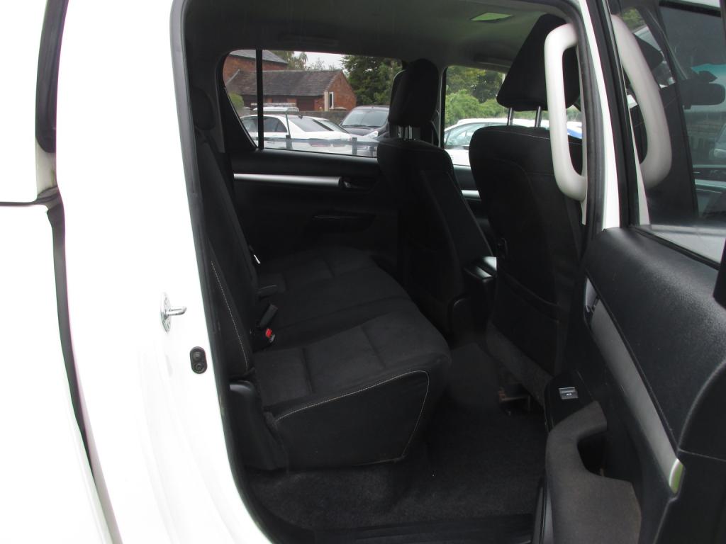 TOYOTA HILUX INVINCIBLE 4X4 D-4D DCB 2020