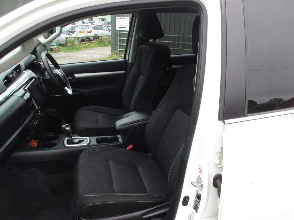 TOYOTA HILUX INVINCIBLE 4X4 D-4D DCB 2020