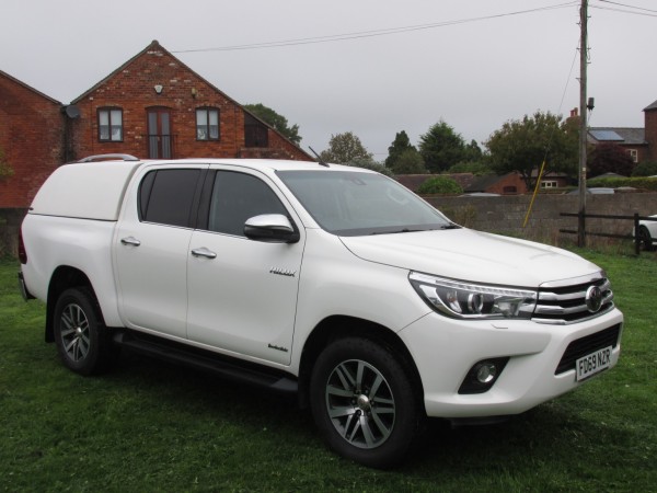 View TOYOTA HILUX INVINCIBLE 4X4 D-4D DCB