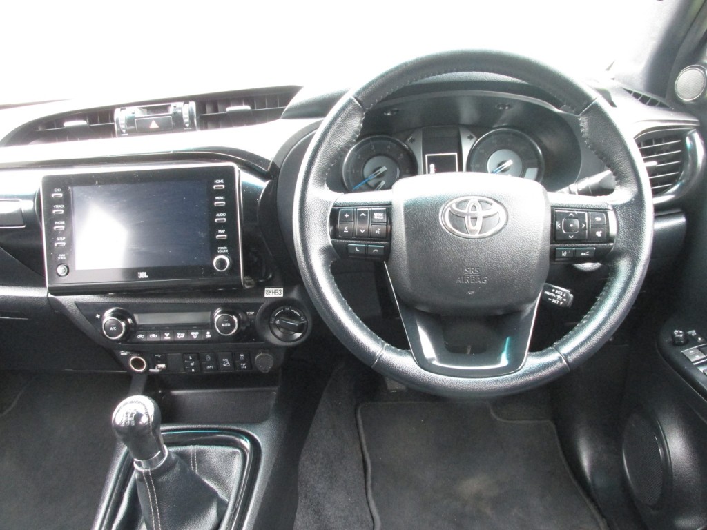 TOYOTA HILUX 2.8 Invincible X D4D 4WD 2021