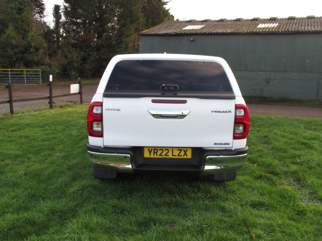 TOYOTA HILUX 2.8 Invincible  D4D 4WD Auto 2022