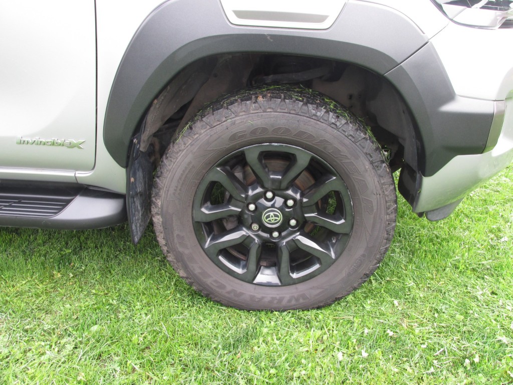 TOYOTA HILUX 2.8 Invincible X D4D 4WD 2021