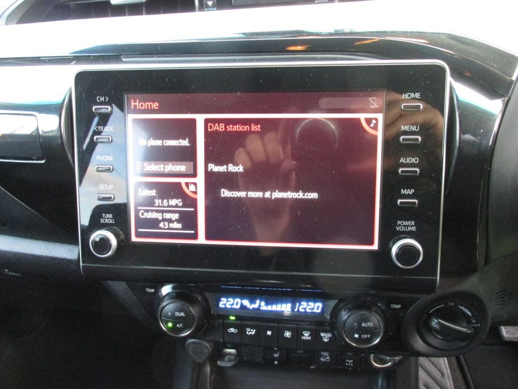 TOYOTA HILUX 2.8 Invincible  D4D 4WD Auto 2022