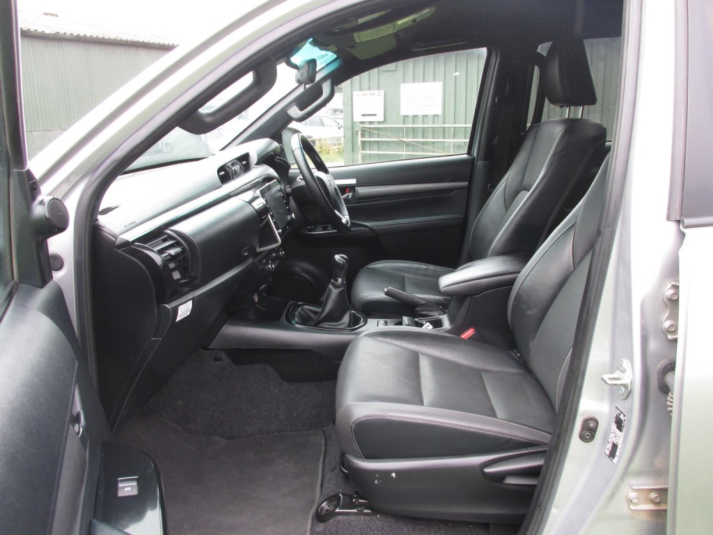 TOYOTA HILUX 2.8 Invincible X D4D 4WD 2021