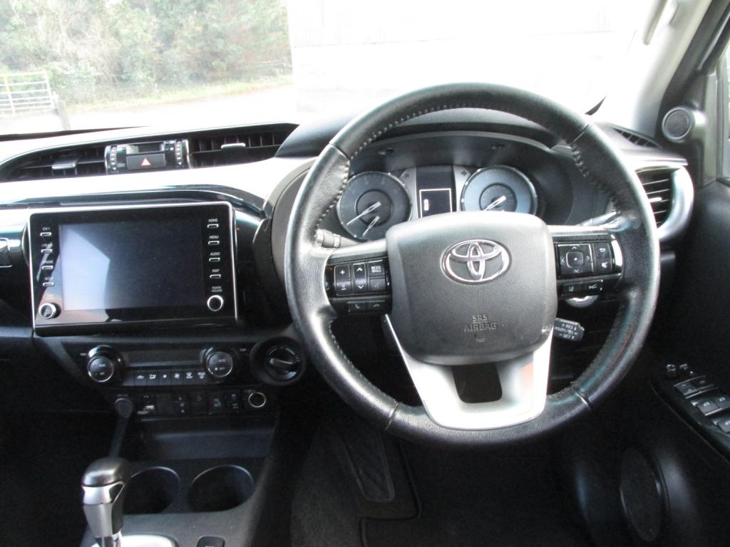 TOYOTA HILUX 2.8 Invincible  D4D 4WD Auto 2022