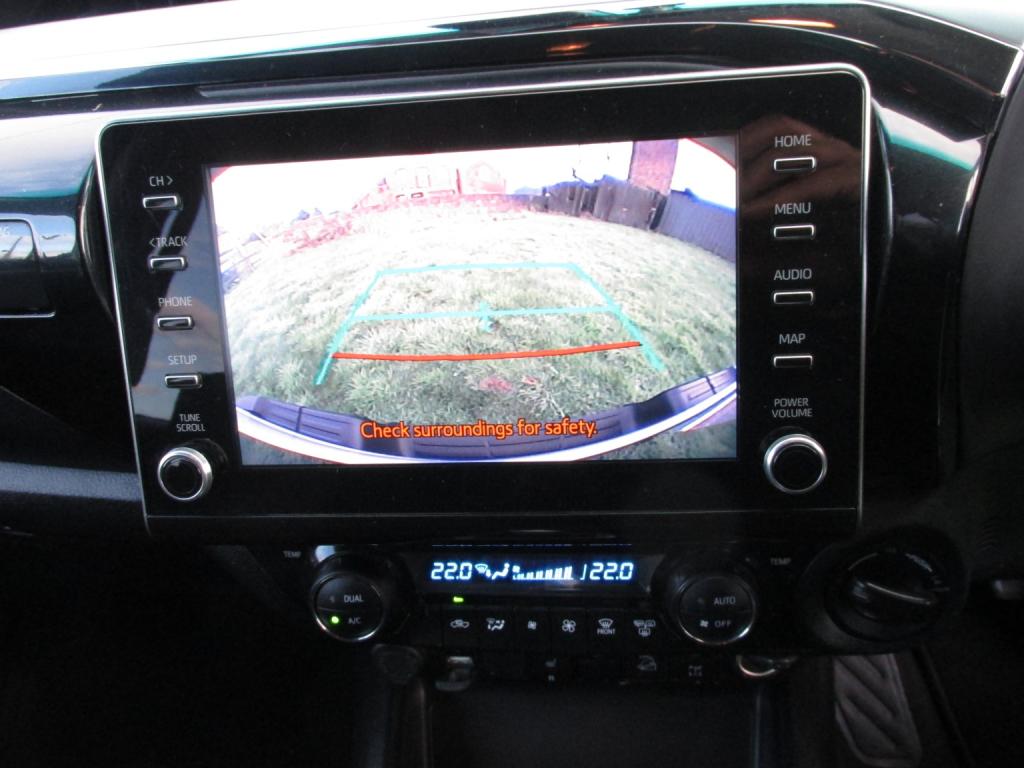 TOYOTA HILUX 2.8 Invincible  D4D 4WD Auto 2022