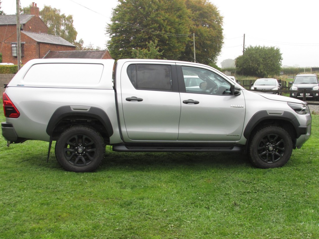TOYOTA HILUX 2.8 Invincible X D4D 4WD 2021