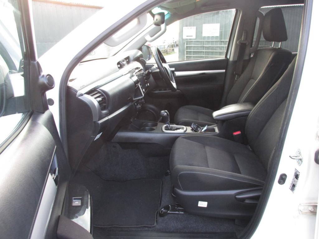 TOYOTA HILUX 2.8 Invincible  D4D 4WD Auto 2022