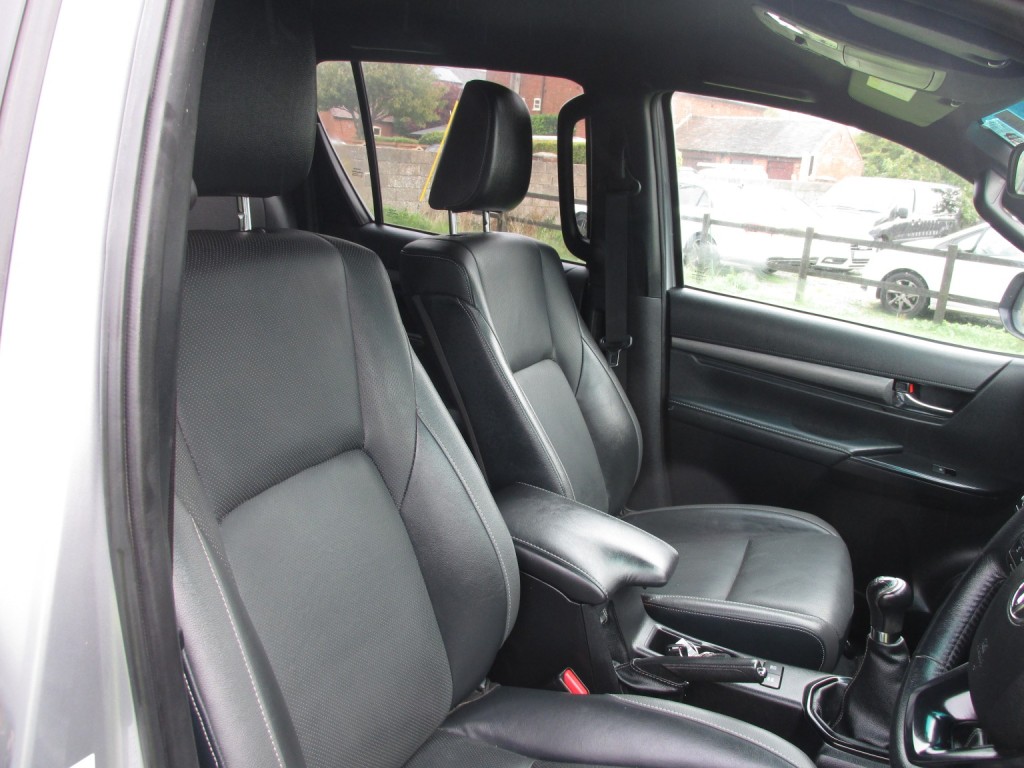 TOYOTA HILUX 2.8 Invincible X D4D 4WD 2021