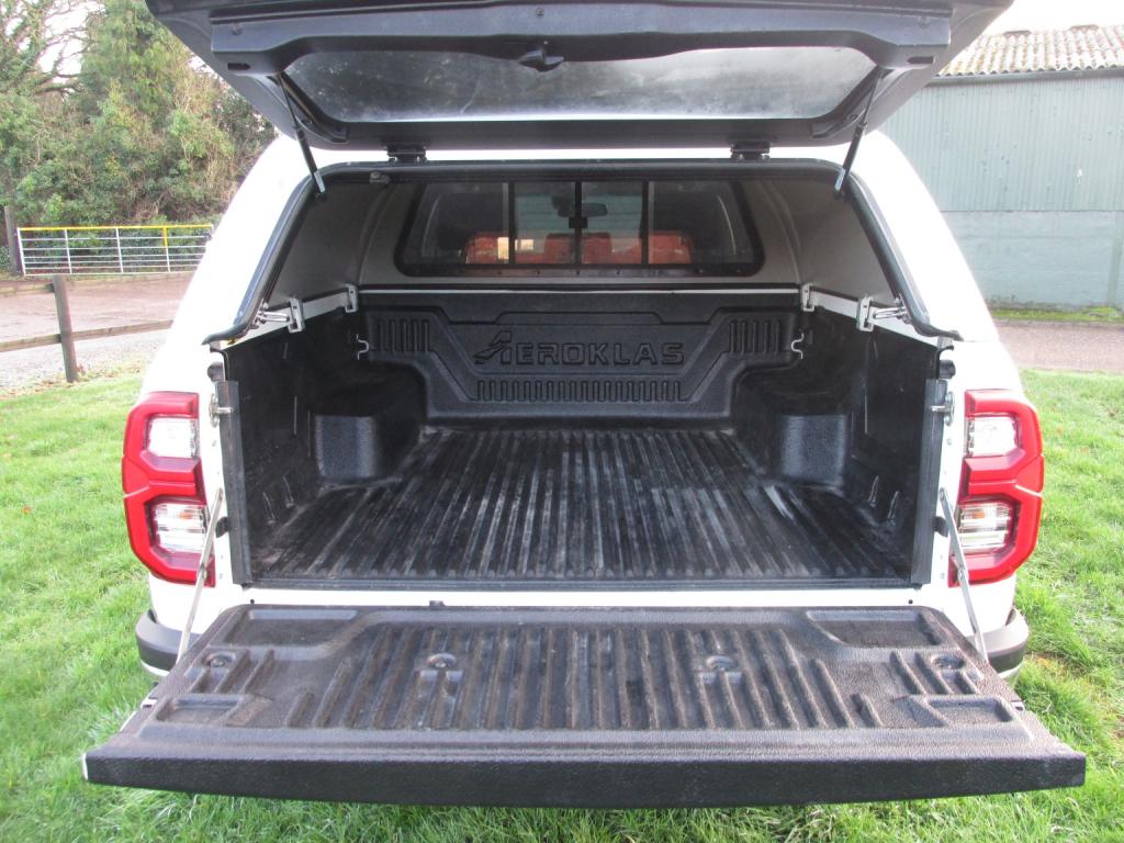 TOYOTA HILUX 2.8 Invincible  D4D 4WD Auto 2022