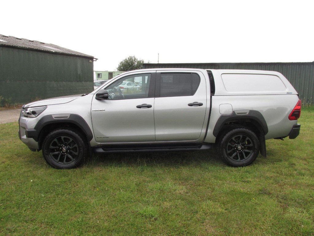 TOYOTA HILUX 2.8 Invincible X D4D 4WD 2021