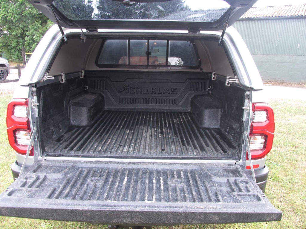TOYOTA HILUX 2.8 Invincible X D4D 4WD 2021