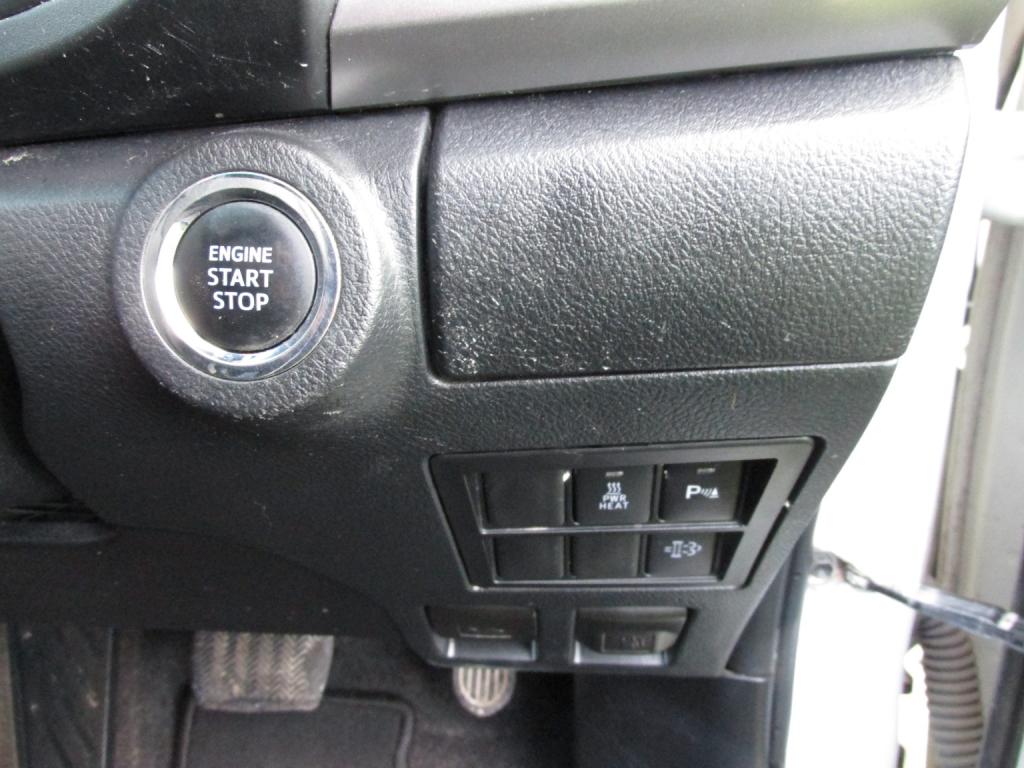 TOYOTA HILUX 2.8 Invincible  D4D 4WD Auto 2022