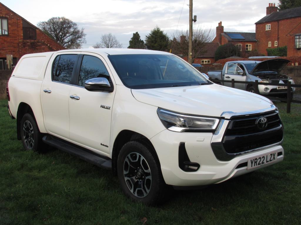 TOYOTA HILUX 2.8 Invincible  D4D 4WD Auto 2022