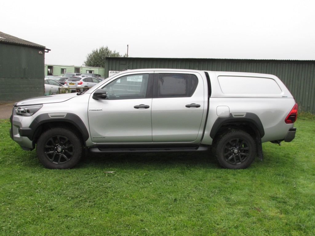TOYOTA HILUX 2.8 Invincible X D4D 4WD 2021